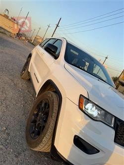 جیپ گراند شیرۆکی